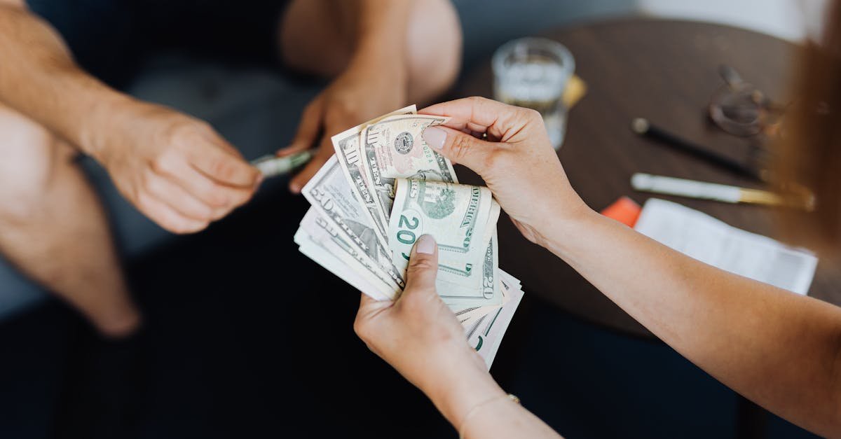 Przyjacielska pożyczka bez ryzyka: 7 zasad, które ochronią relacje i Twój portfel