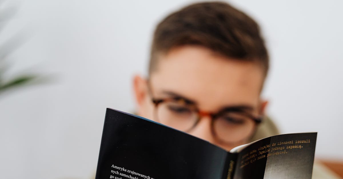 Spokój w świecie nadmiaru bodźców: 10 mikro-nawyków, które ukoją Twój dzień