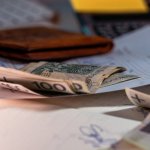 Nie stawiaj wszystkiego na jedną wypłatę: sztuka budowania wielu źródeł dochodu