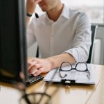 Spokój lidera: jak ujarzmić presję i prowadzić zespół z pewnością siebie