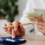 Domowy budżet bez stresu: 12 prostych nawyków, które realnie zwiększą Twoje oszczędności