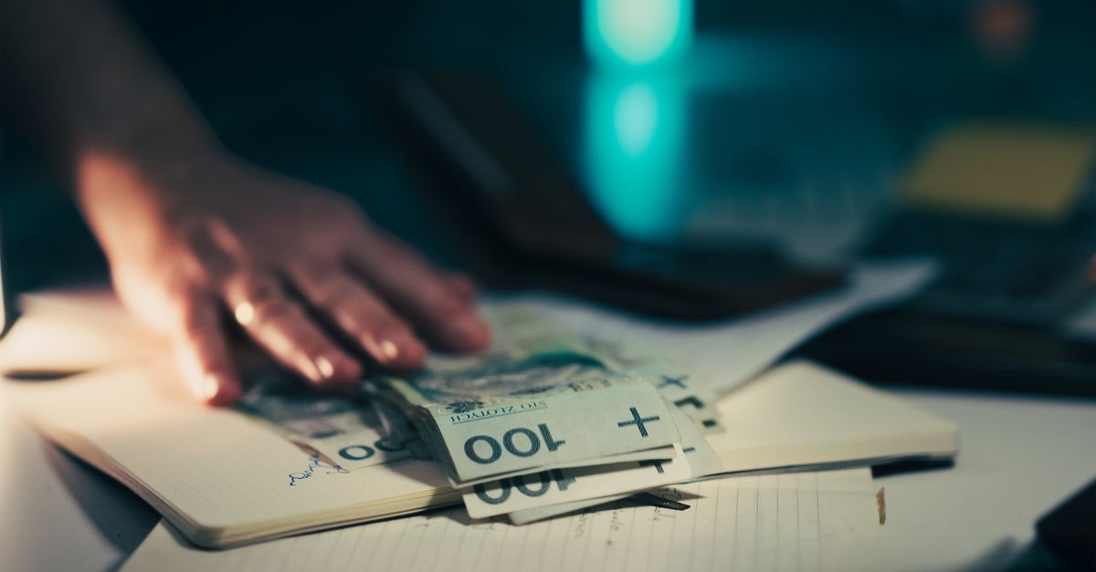 Umowy bez haczyków: jak wyłapać ukryte opłaty, zanim uderzą w portfel
